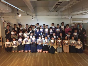 学生との集合写真