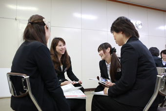 社内