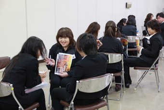 社内